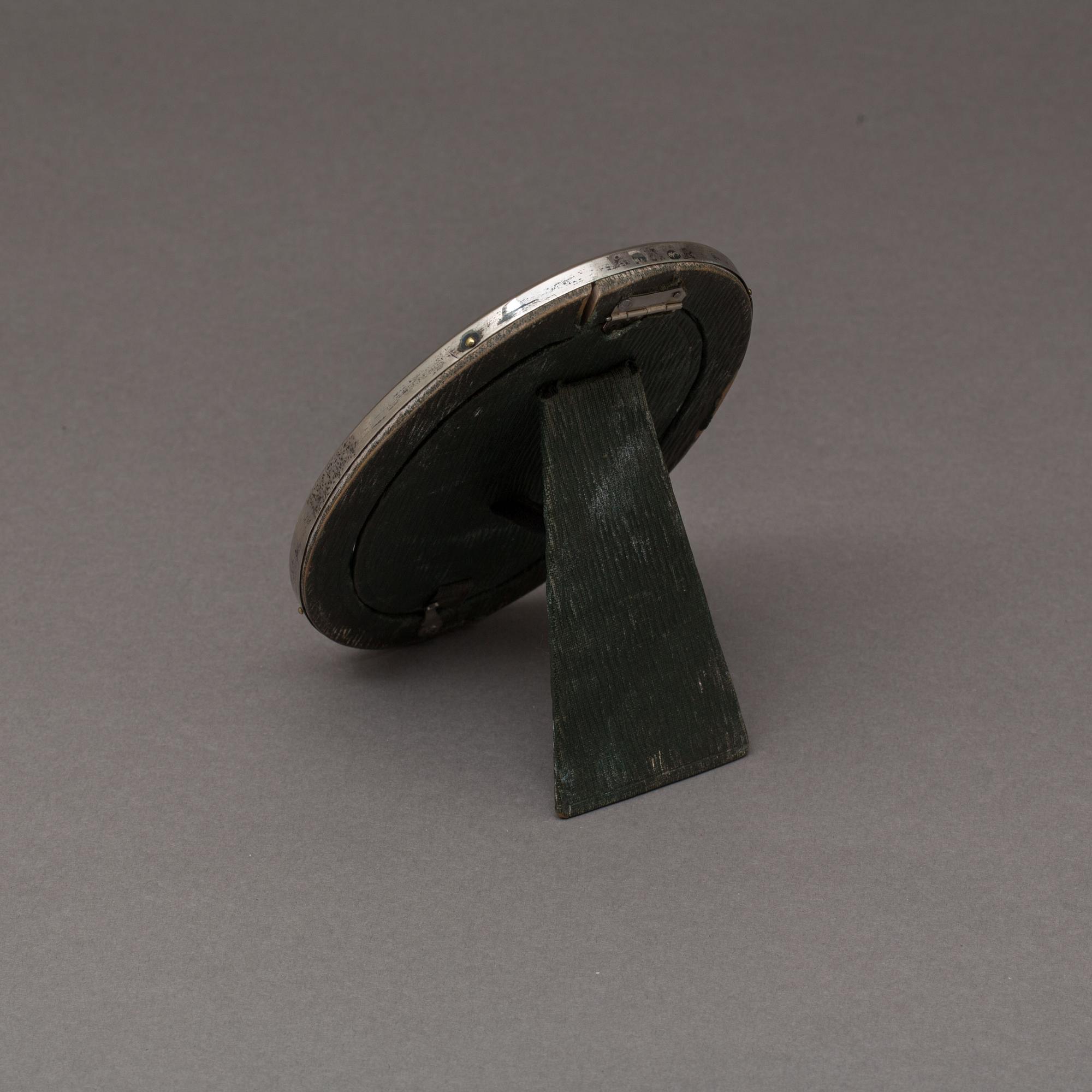 FOTOGRAFIRAM, Hanna Persson, Kristianstad, 1918, silver, totalvikt ca 92 g.