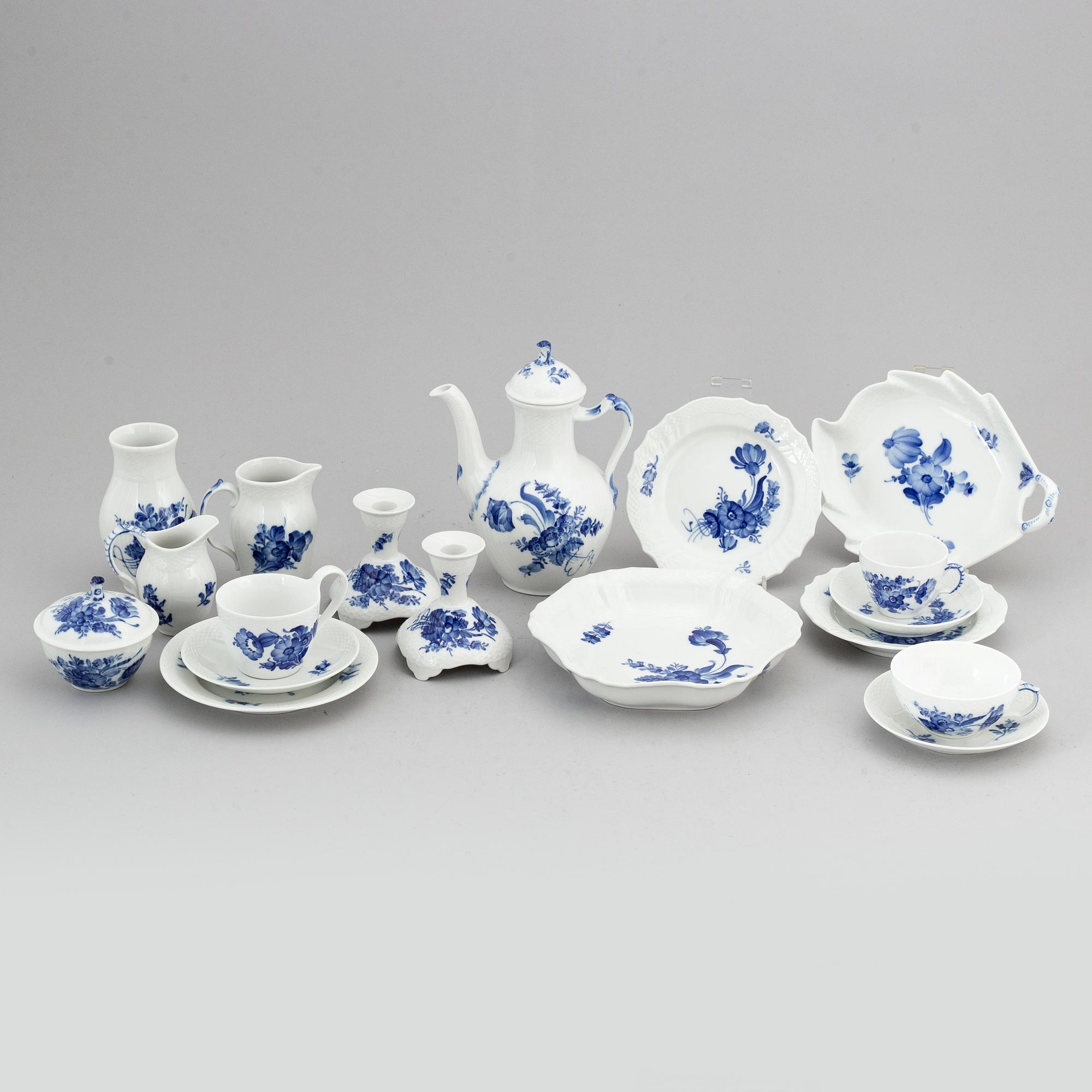 ROYAL COPENHAGEN, kaffeservis, 49 delar, porslin. "Blå Blomst", Danmark, 1900-talets andra hälft.