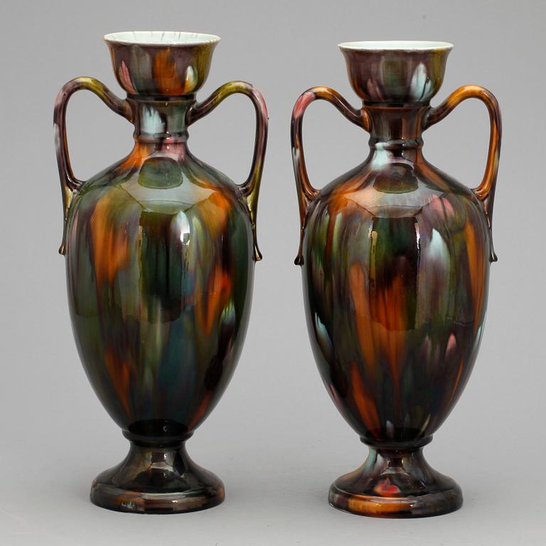 VASER, ett par, flintgods, majolika, Rörstrand.