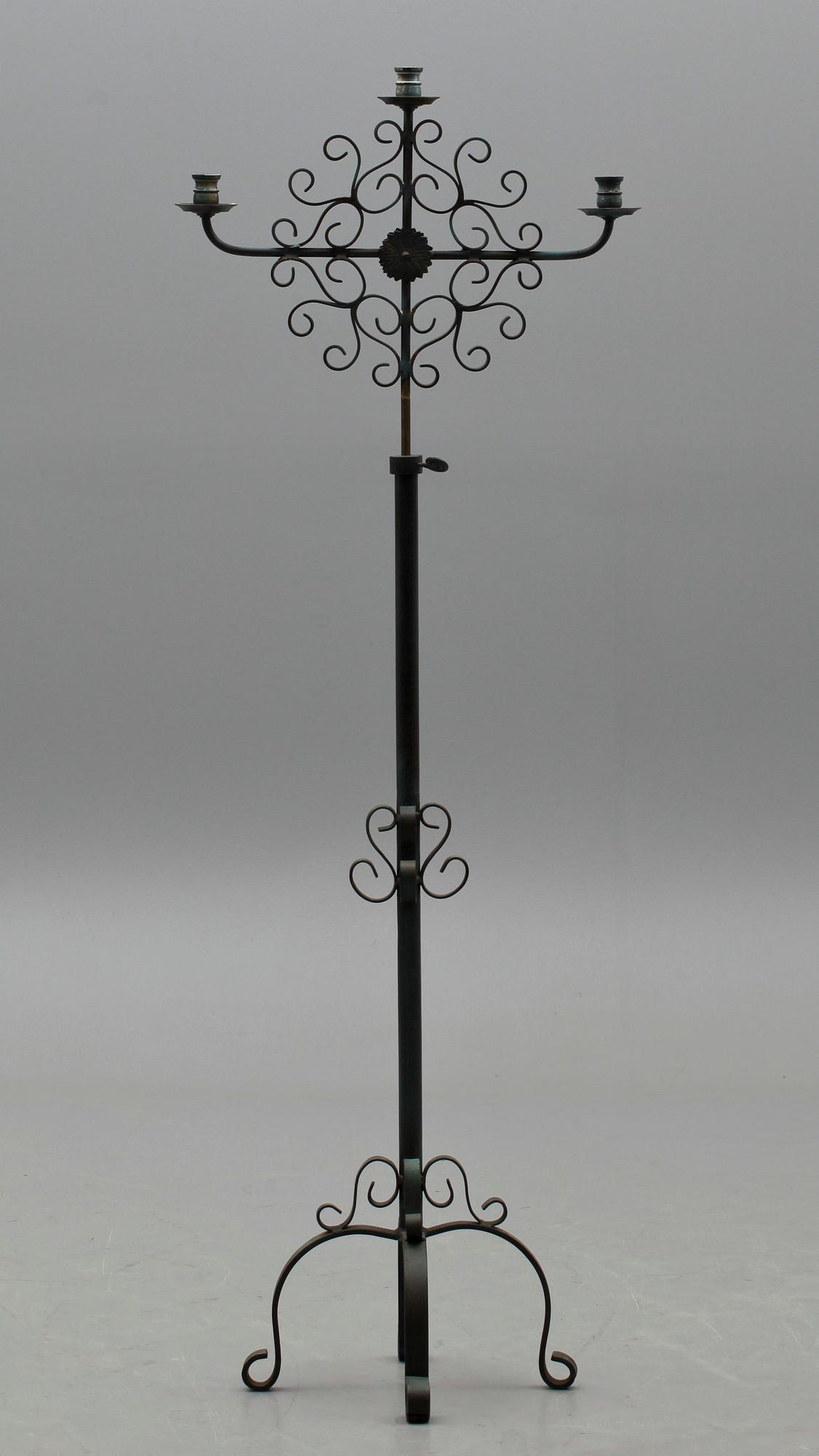 GOLVLJUSTAKE, järn. 1900-talets första hälft.