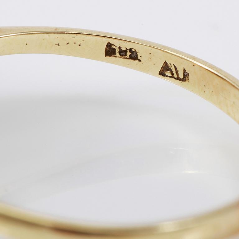 RING,  14K guld, diamanter samt safir.
