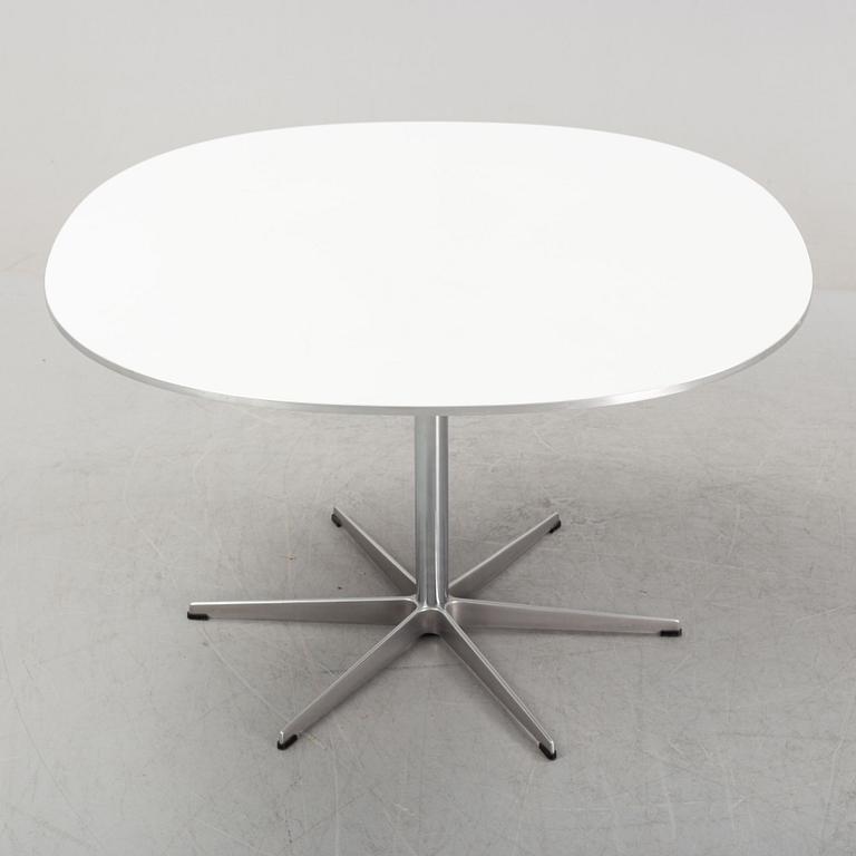 Arne Jacobsen, Bruno Mathsson & Piet Hein, a 'Supercircular' dining table from Fritz Hansen, designed 1968.