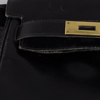 Hermès, a black leather 'Kelly' handbag.