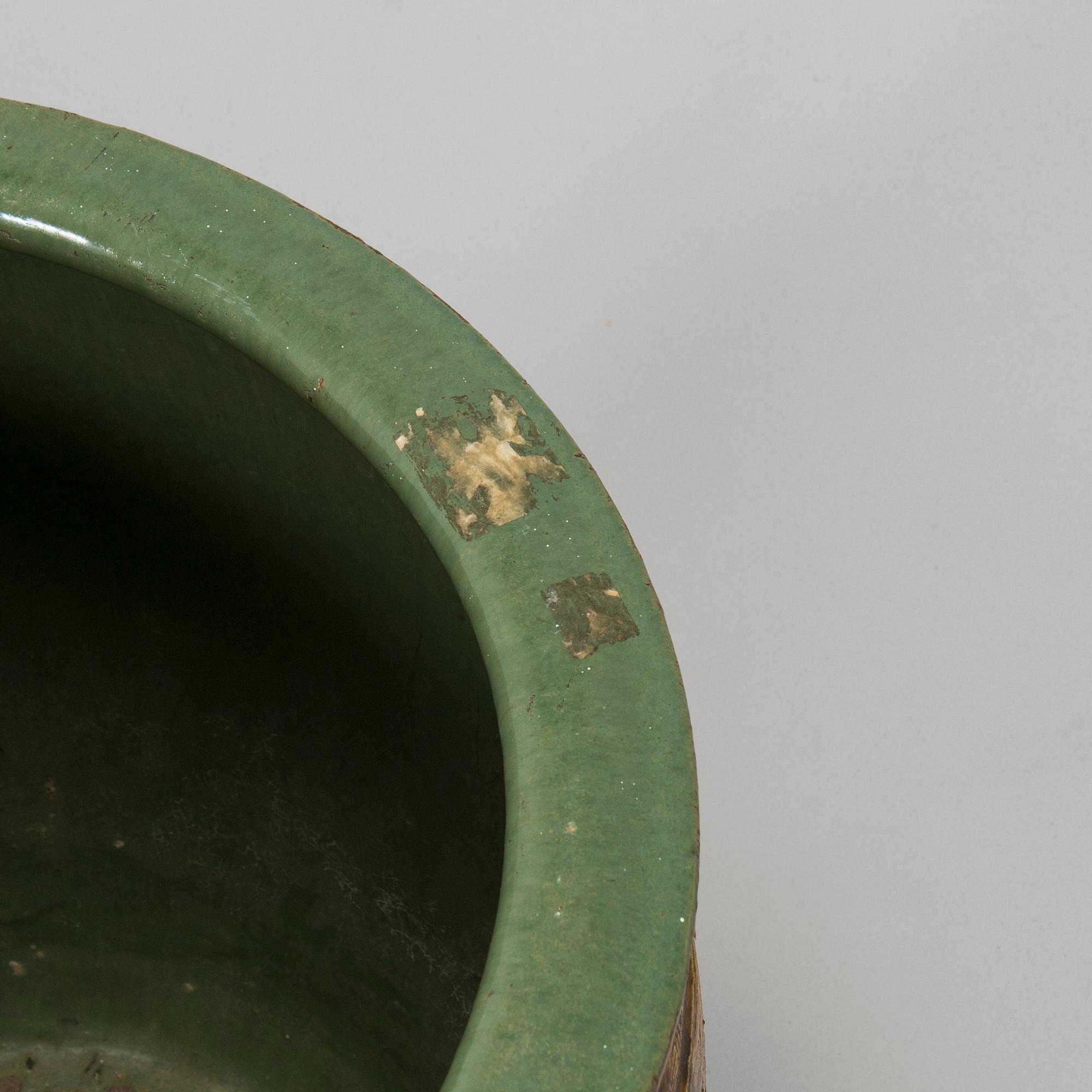 Lattiaruukku, keramiikkaa. Kiina, 1900-luku.