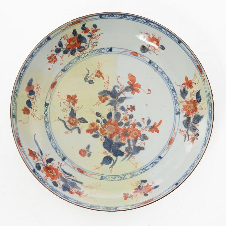 Tallrikar, 13 stycken, porslin. Qingdynastin, 1700-tal.