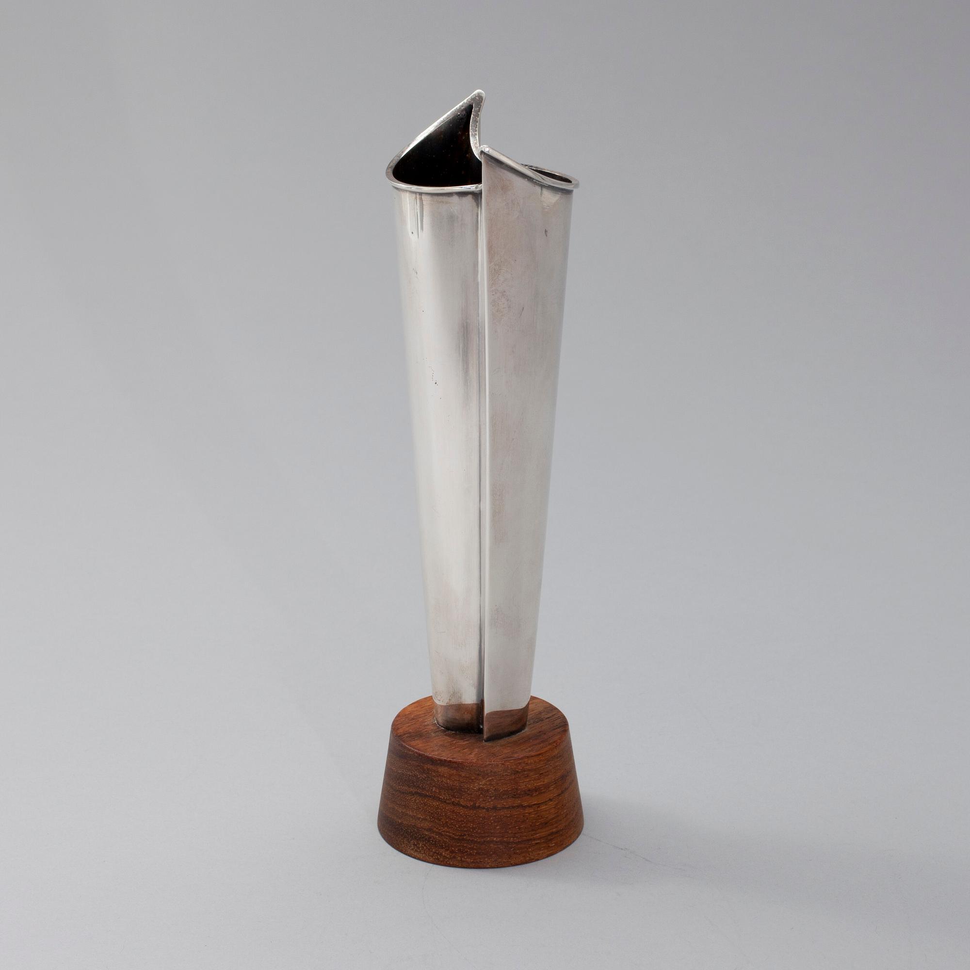 VAS, silver och teak, Tapio Wirkkala, Hopeakeskus, Tavastehus 1964.