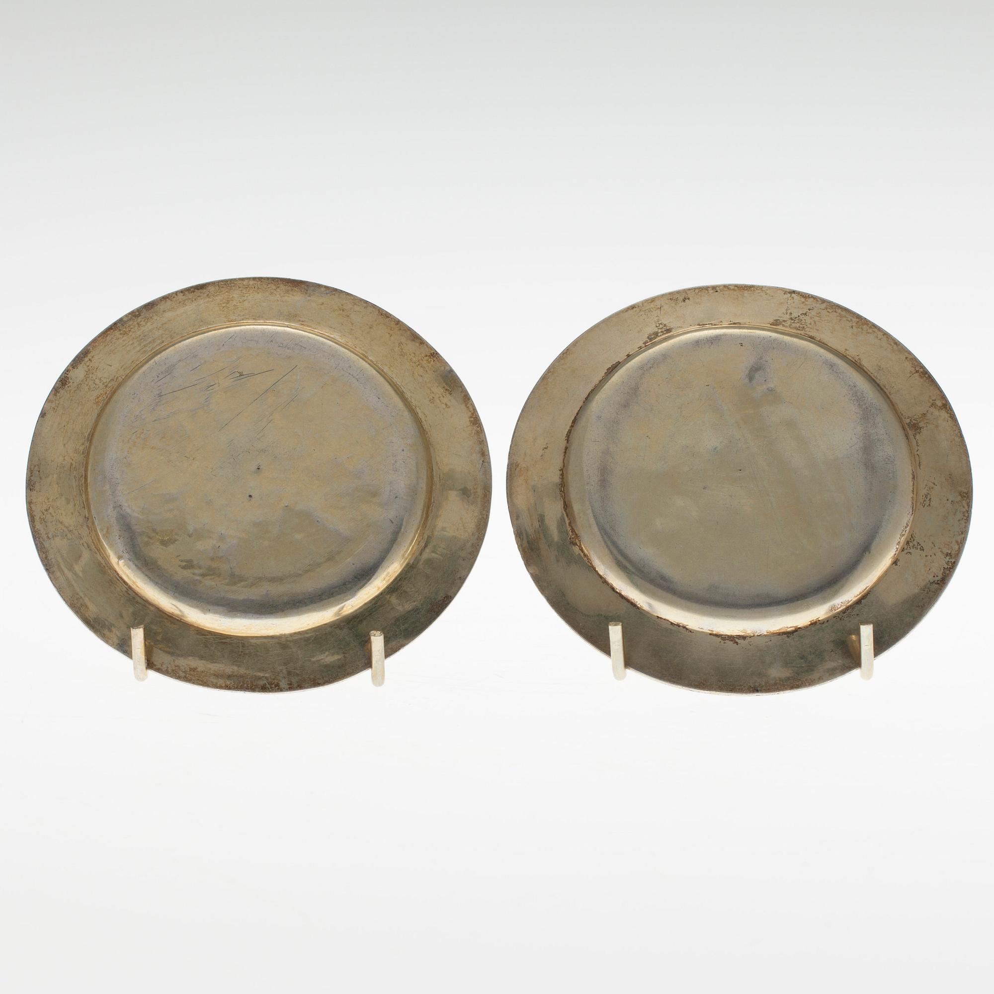 PATÉN, 2 st, förgyllt silver, S:t Petersburg 1852, Moskva 1848. Vikt ca 100 g.