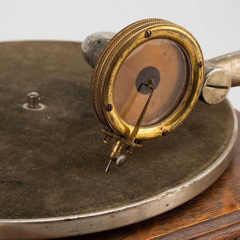 An early 20th Century phonograph.