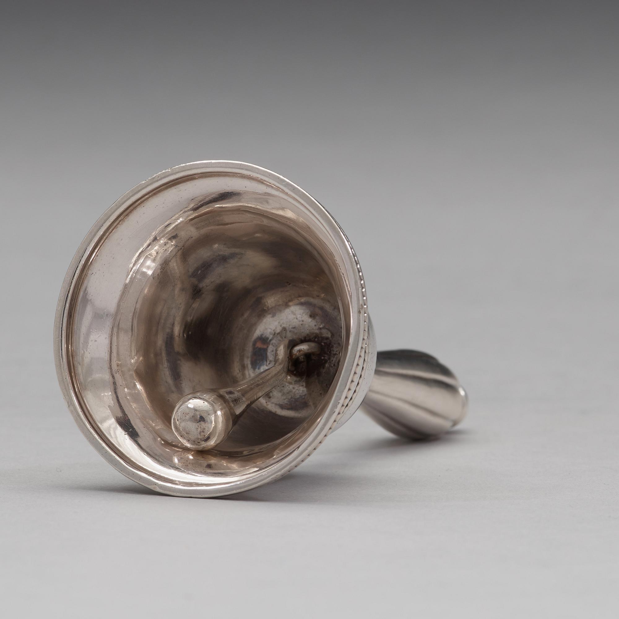An English 18th century silver tabel bell, mark of T Phipps & E Robinsson, London 1784.