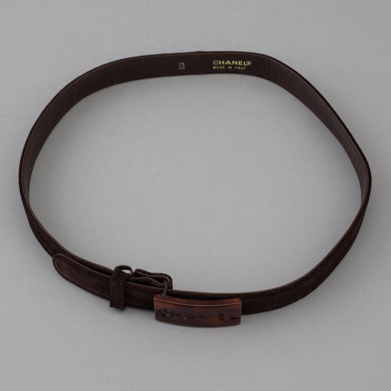 Choklad brown suede belt by Chanel.