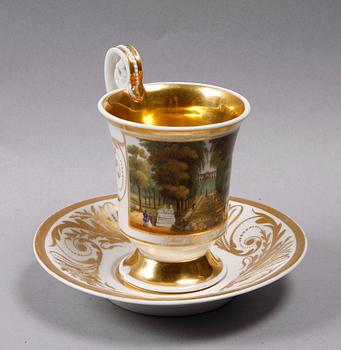 PRAKTKOPP, porslin, Berlin. 1800-tal.