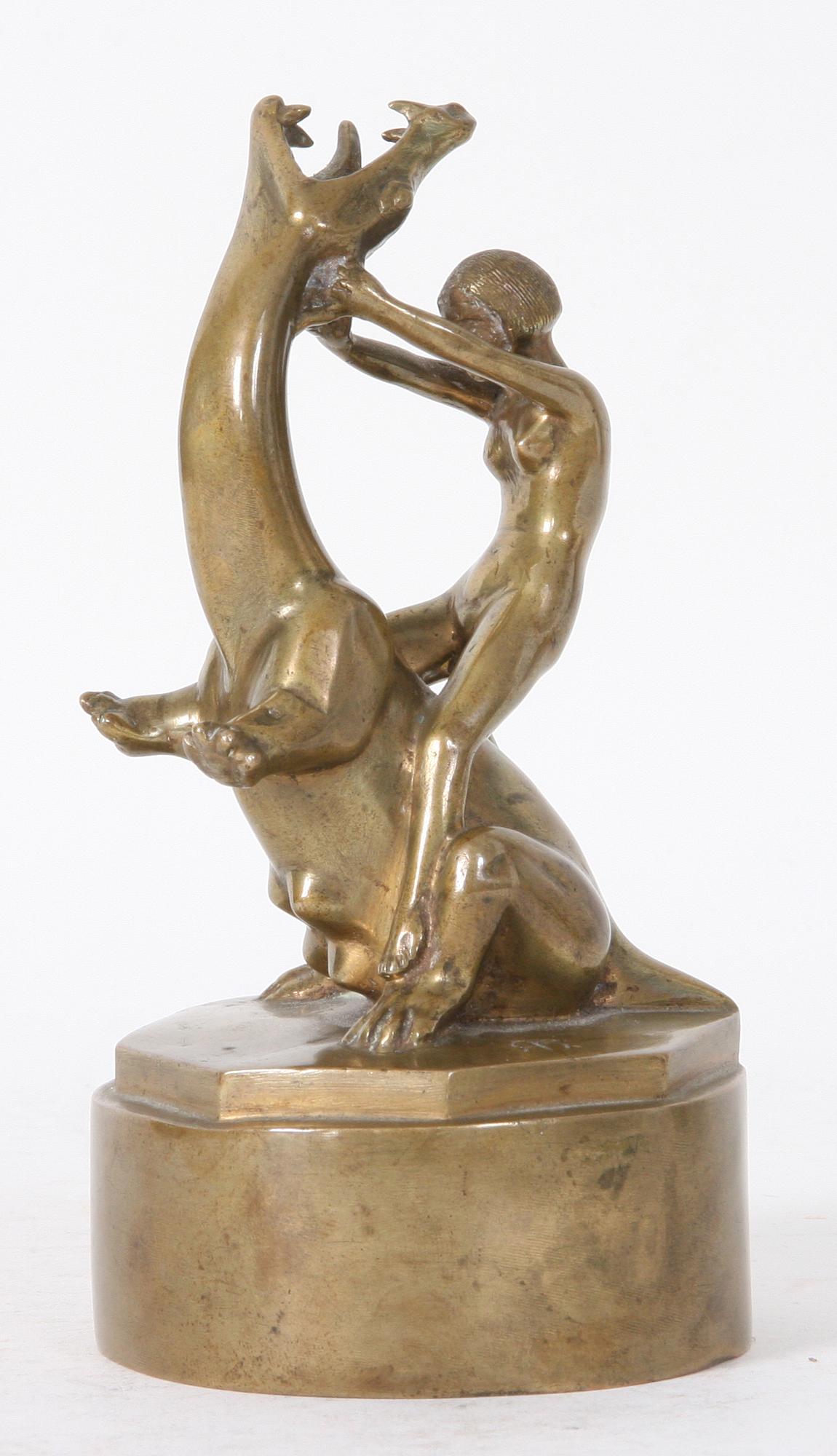 SKULPTUR, gulmetall, monogramsign samt bär gjutarstämpel "J.N ROSENGREN KONSTGJUTERI LIMHAMN".