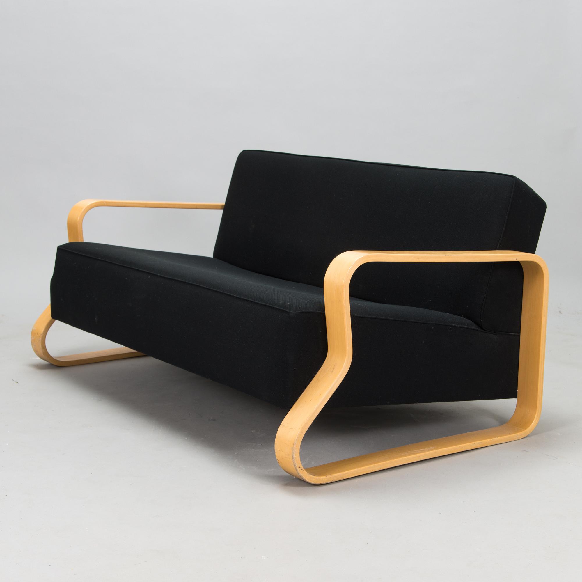 Alvar Aalto, a '544' sofa for Artek.