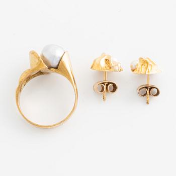 Lapponia a ring and a pair of earrings.