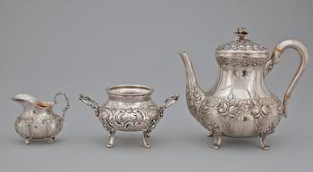 KAFFESERVIS, 3 delar, silver, rokokostil, svenska importstämplar, 1900-tal. Totalvikt ca 1200 gram.