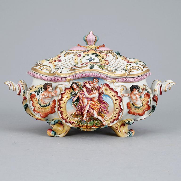 TERRIN, porslin, Volkstedt, Tyskland, 1900-talets första hälft.