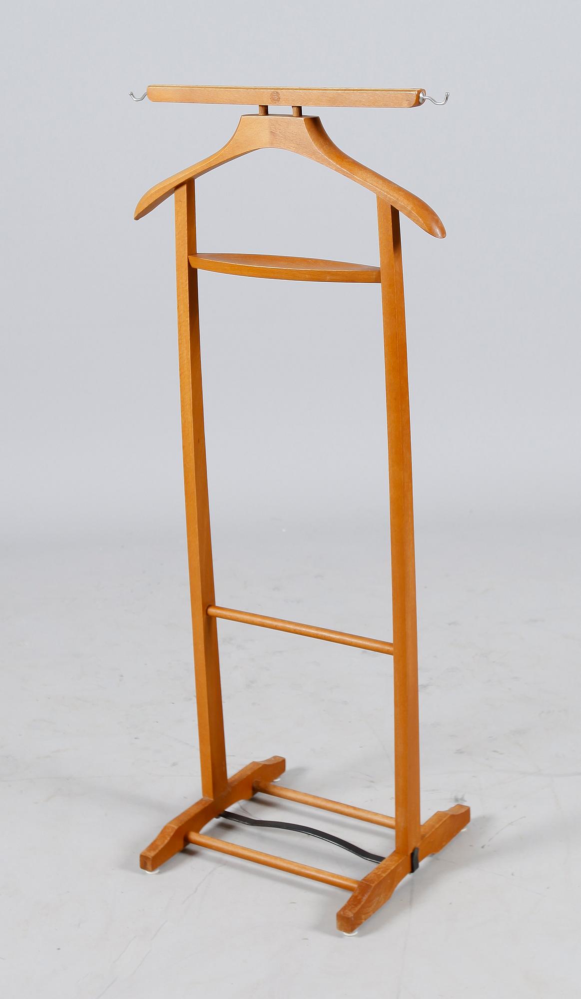 HERRBETJÄNT, teak, Italien, 1900-talets sista del.