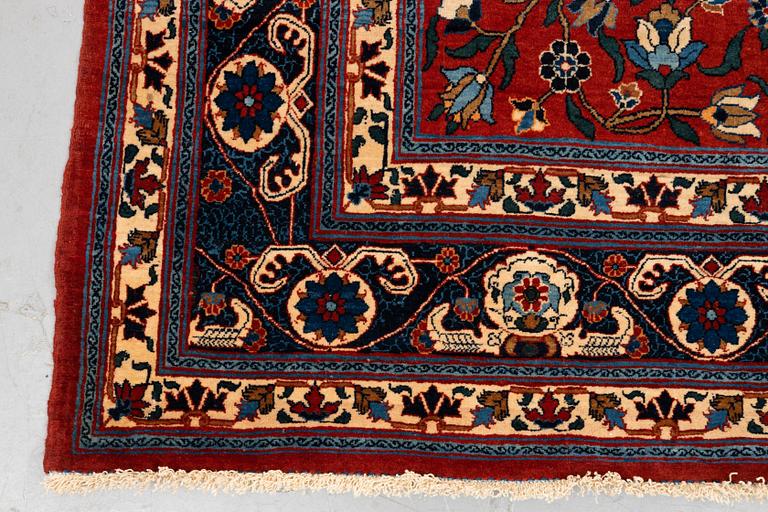 A carpet, antique/semi-antique, Teheran/Nain Tuteshk, ca 314 x 211 cm.