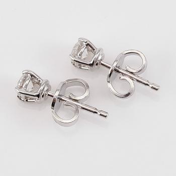 ÖRHÄNGEN, 1 par, 18K vitguld och diamanter tot ca 0.40 ct.