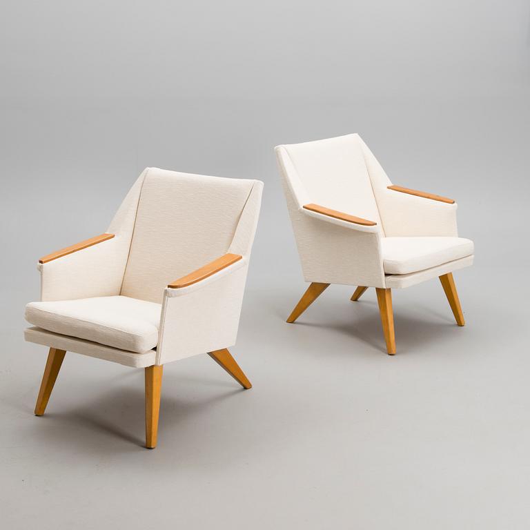 CARL GUSTAF HIORT AF ORNÄS, A PAIR OF ARMCHAIRS.