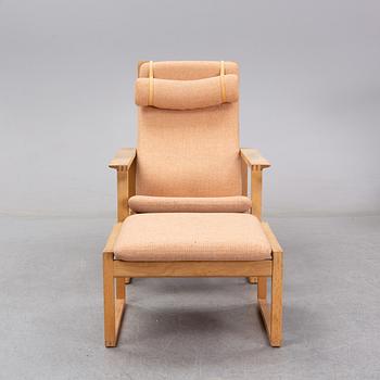 Børge Mogensen, an oak easy chair and ottoman "The sledge 2254 and 248", Fredericia Stolefabrik, Denmark.