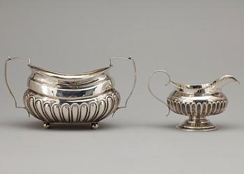 GRÄDDSNIPA OCH SOCKERSKÅL, silver, London, England. 1800-talets andra hälft. Totalvikt ca 400 g.