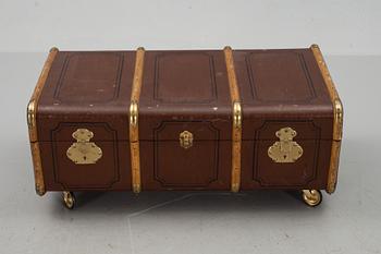 KOFFERT, omkring 1900.