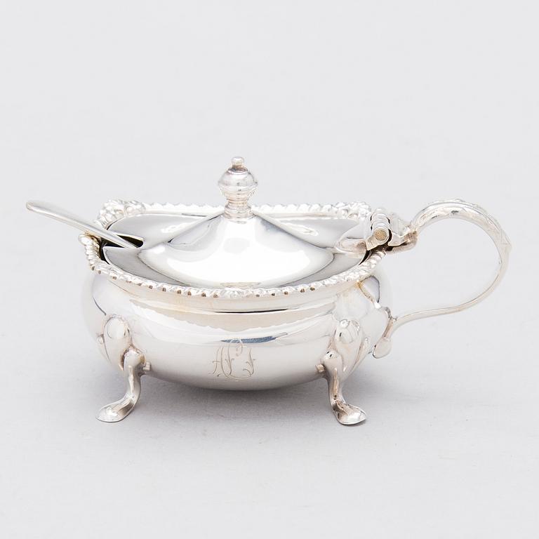 An 8-piece spice set in silver, Adie Brothers Ltd, Birmingham, England 1961-1962.