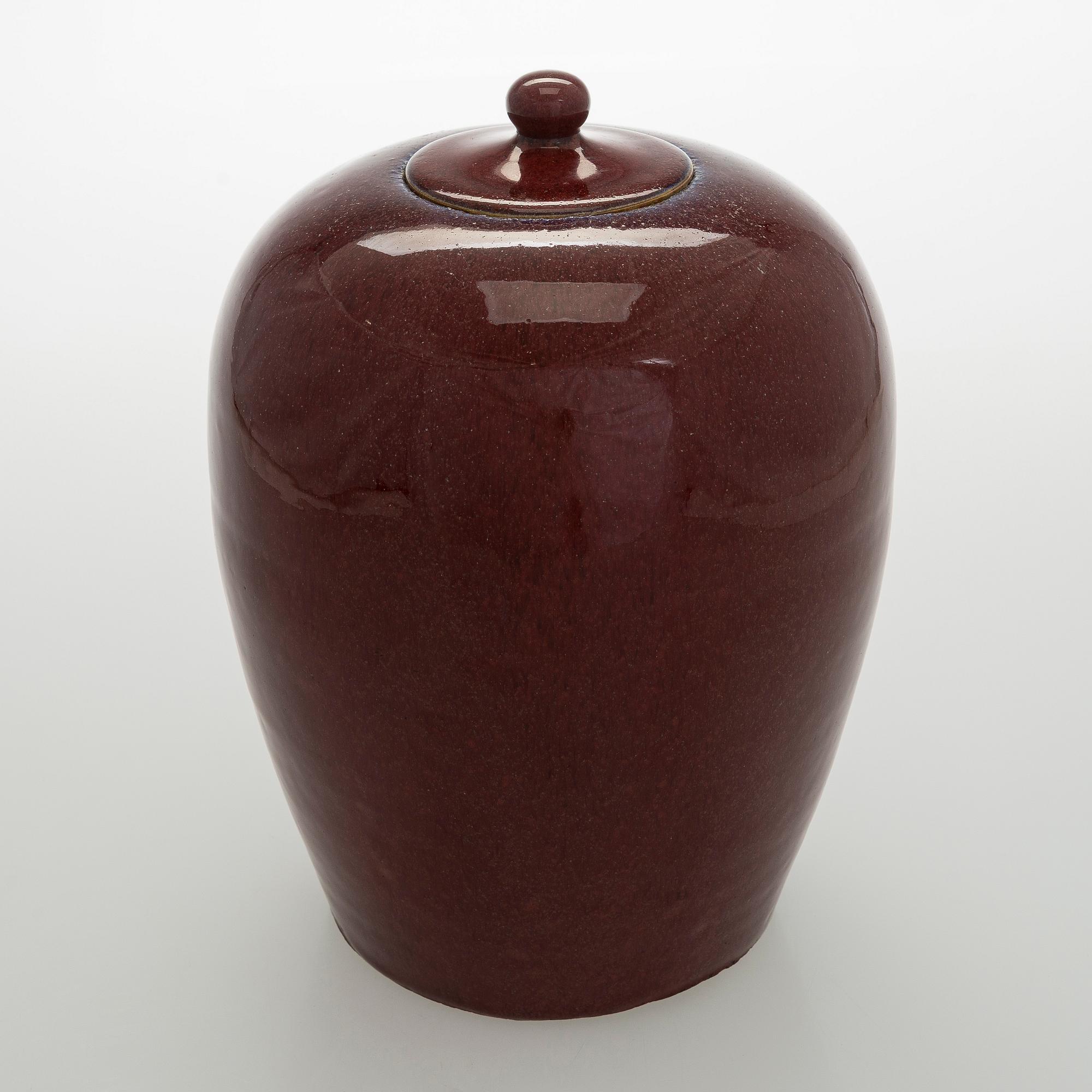 Urna med lock, keramik, Kina, Qingdynastin, 1900-tal.