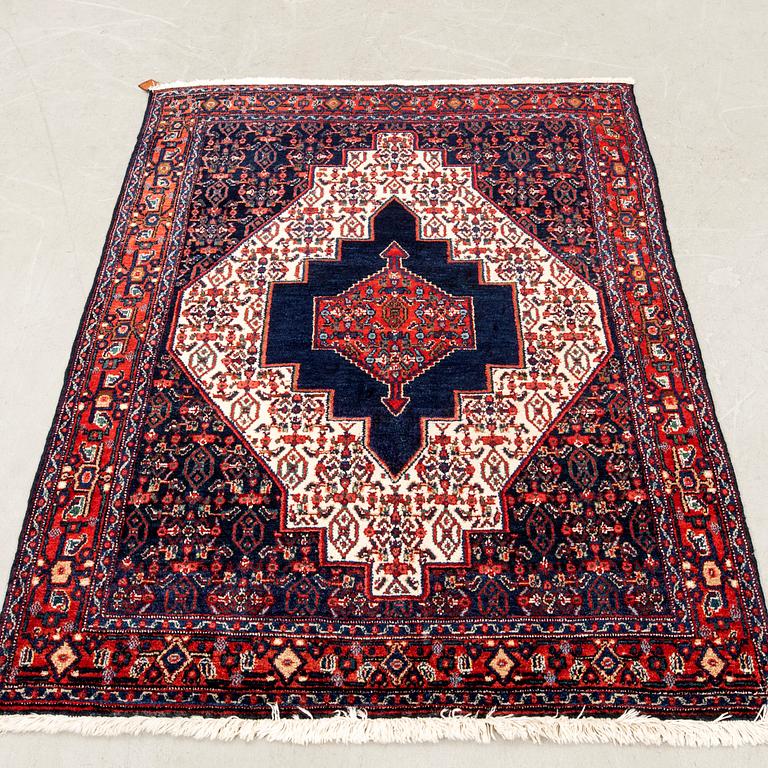 Sennah rug, approximately 155x120 cm.