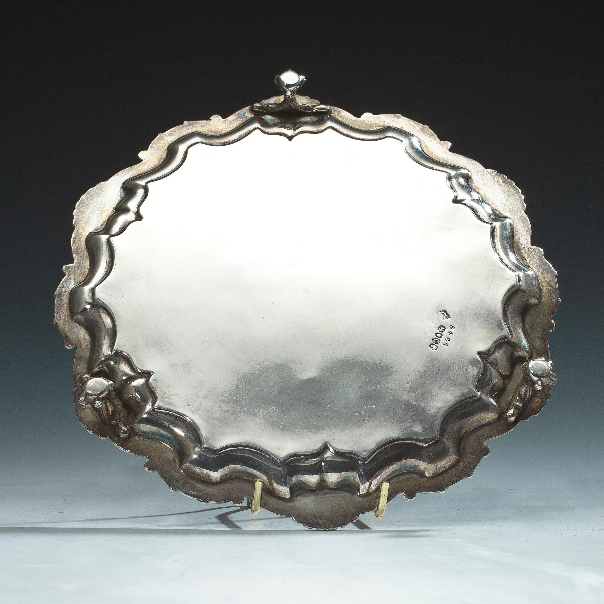 VISITKORTSBRICKA, silver, London 1882. Vikt 337 g.