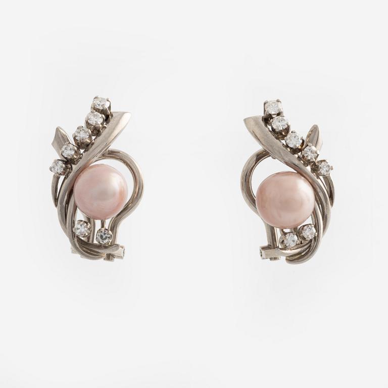 Earrings, one pair, white gold with octagon-cut diamonds and cultured pearls.