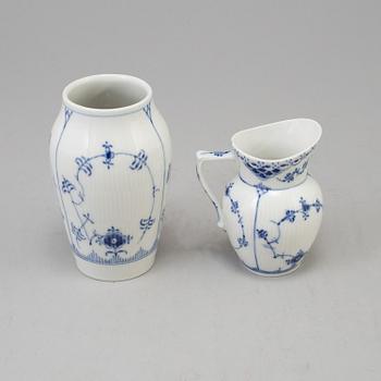 SERVIS, 44 delar, porslin, "Musselmalet", Royal Copenhagen, Danmark.