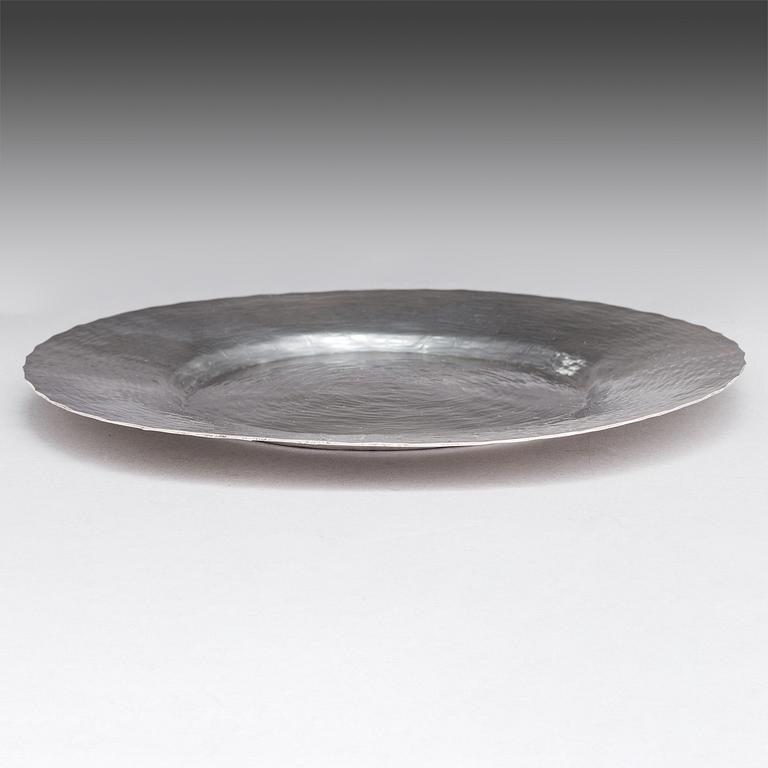 Tapio Wirkkala, a sterling silver dish, Kultakeskus, Hämeenlinna 1974. Design year 1969.