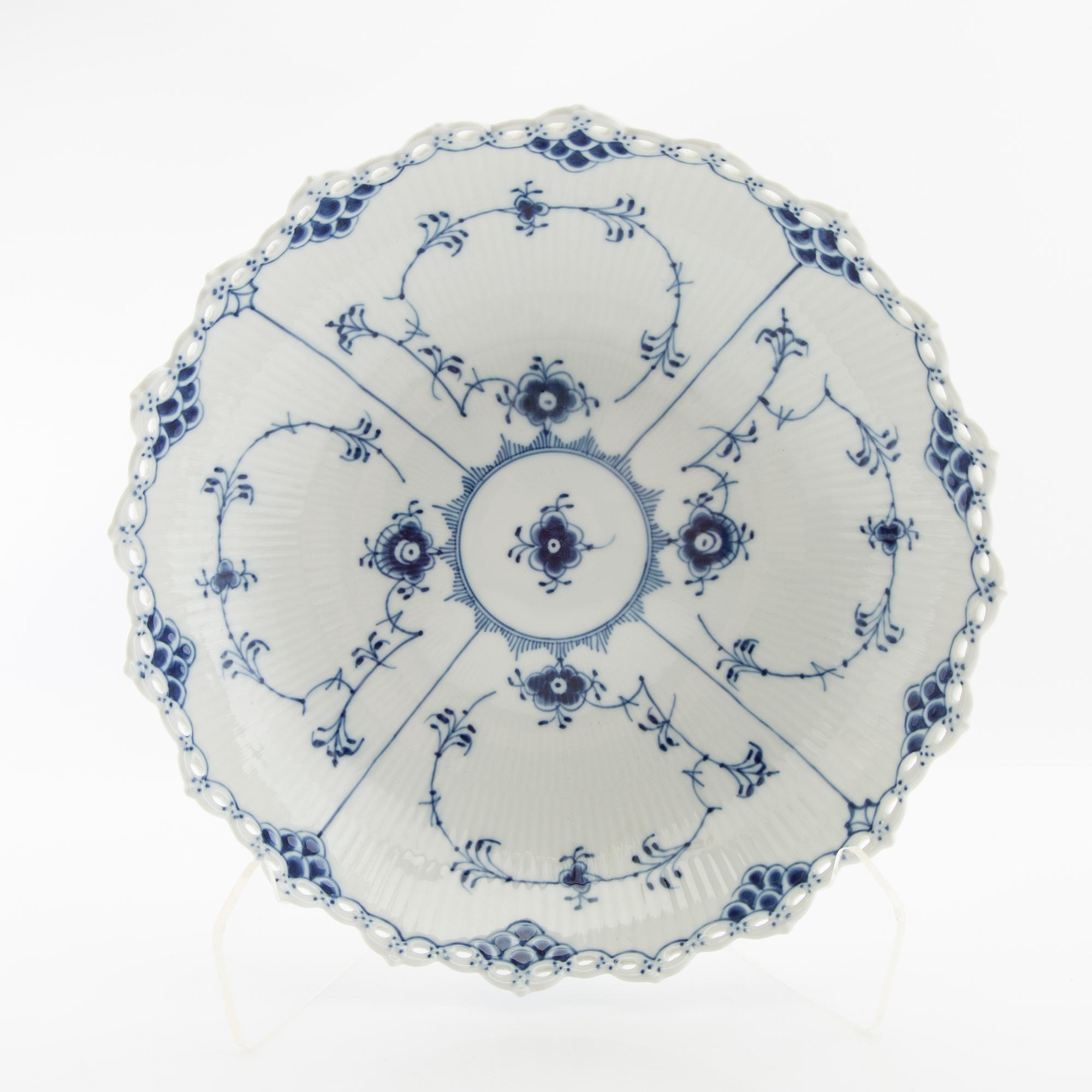 Bowl "Musselmalet helblonde" Royal Copenhagen Denmark porcelain.