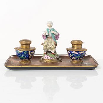 An ink well, late 19th Century.