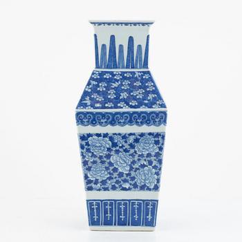 A square Chinese blue and white vase, 20th century.