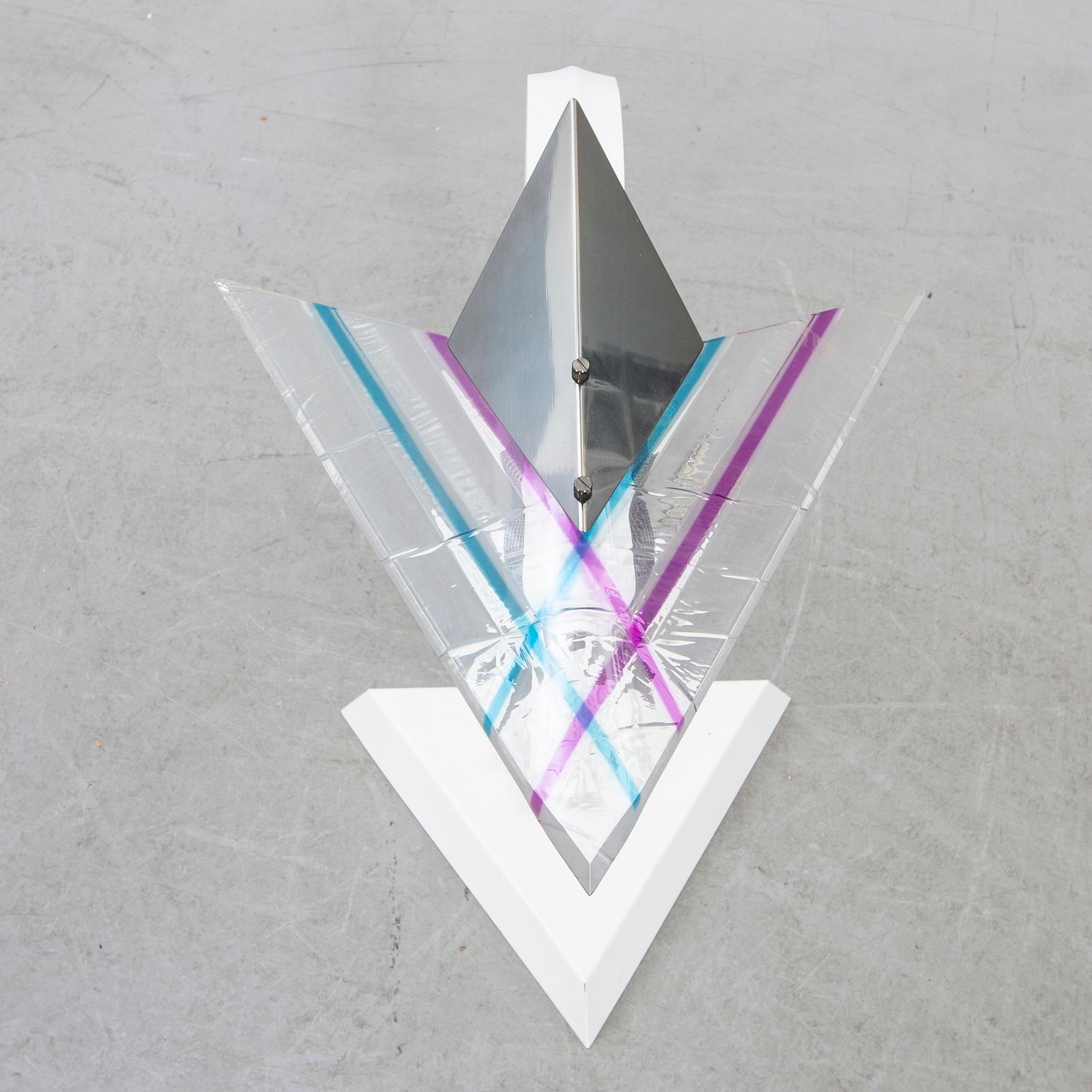 An Italian 1980s table lamp.