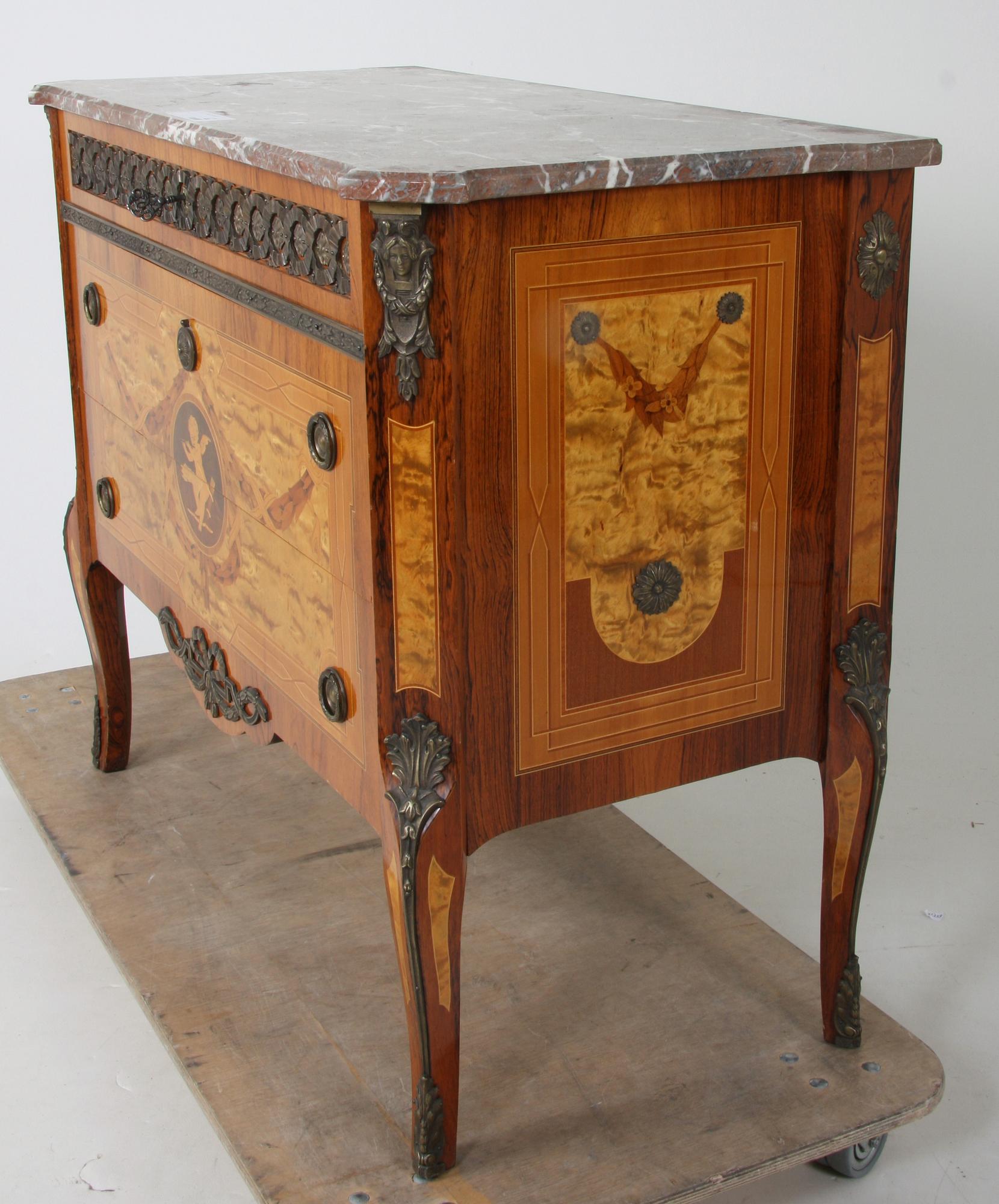 BYRÅ, gustaviansk stil, 1900-talets andra hälft.