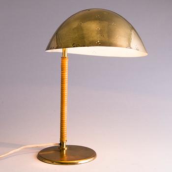 Paavo Tynell, A mid 20th century '9202' table lamp for Taito. Finland.