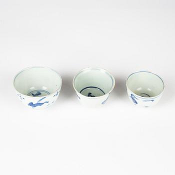 A set with three blue and white cups, Ming dynasty (1368-1644).