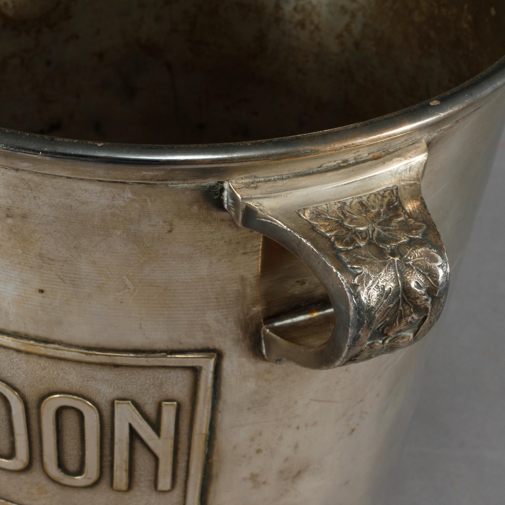 CHAMPAGNEKYLARE, Moët & Chandon, 1900-tal.