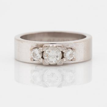 Ring, 18K vitguld med briljanter.