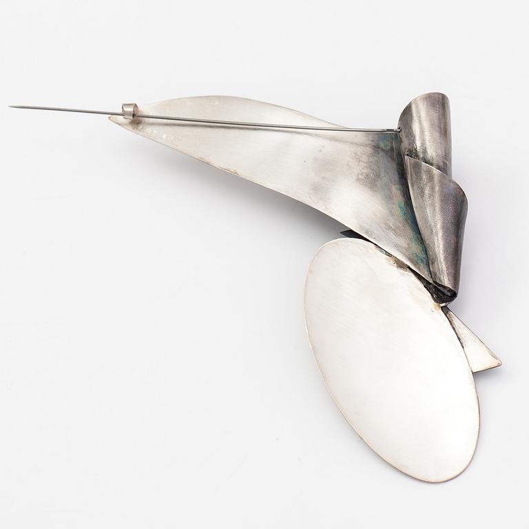 Paula Häiväoja, A sterling silver and gold brooch  "Tahto ja Tunne". Pentti Roos/Studio Paula, Helsinki 1990s.