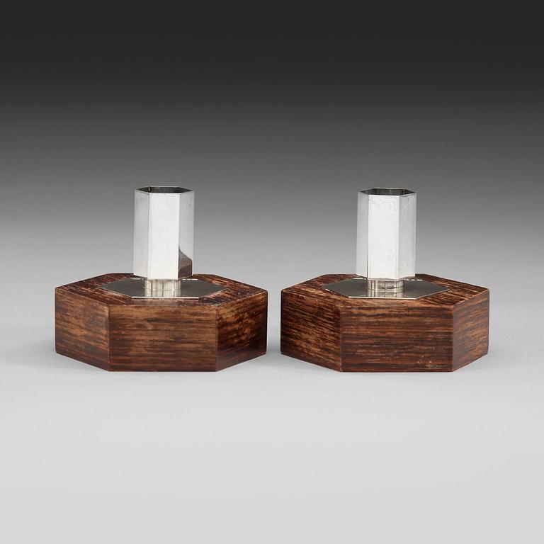 Wiwen Nilsson, A pair of Wiwen Nilsson sterling and palisander candelsticks, Lund 1967.