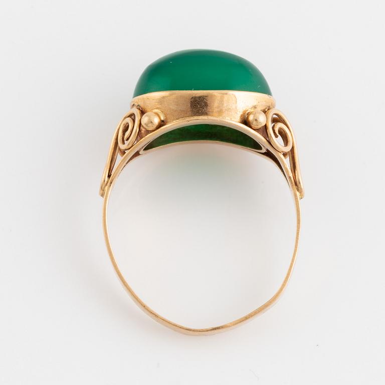 18K gold and cabochon cut green agate.