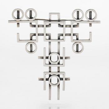 Pekka Sarvanto, rintaneula, hopea. Aarikka 1964.