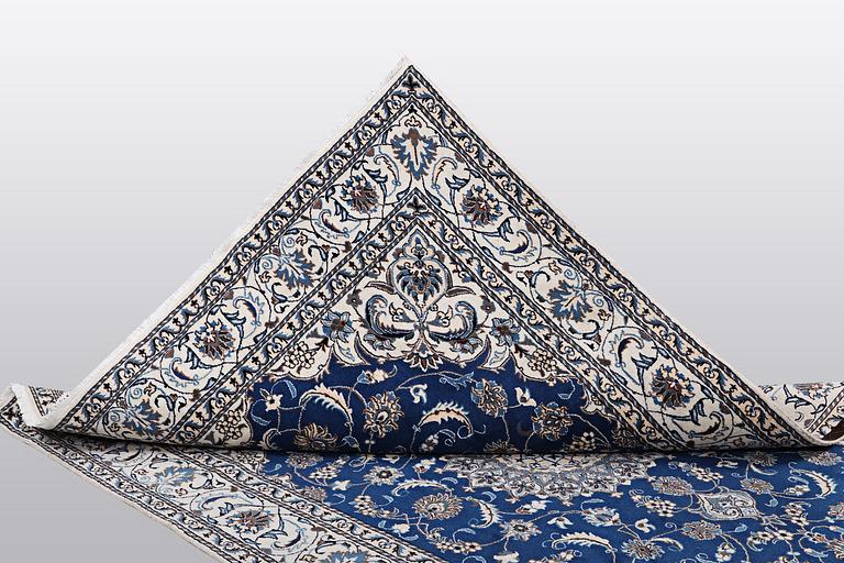 A carpet, Nain, part silk 9 LAA, ca 310 x 203 cm.
