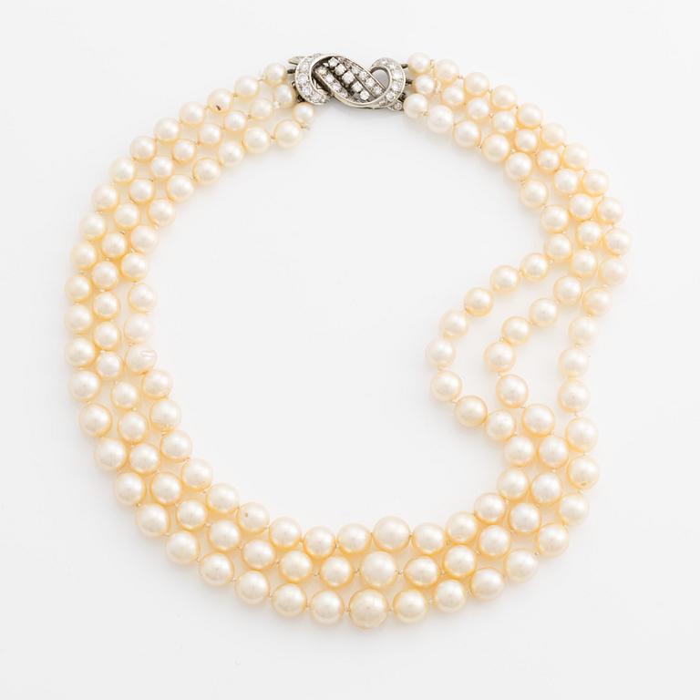 Collier odlade pärlor lås 18K vitguld med runda briljantslipade diamanter.
