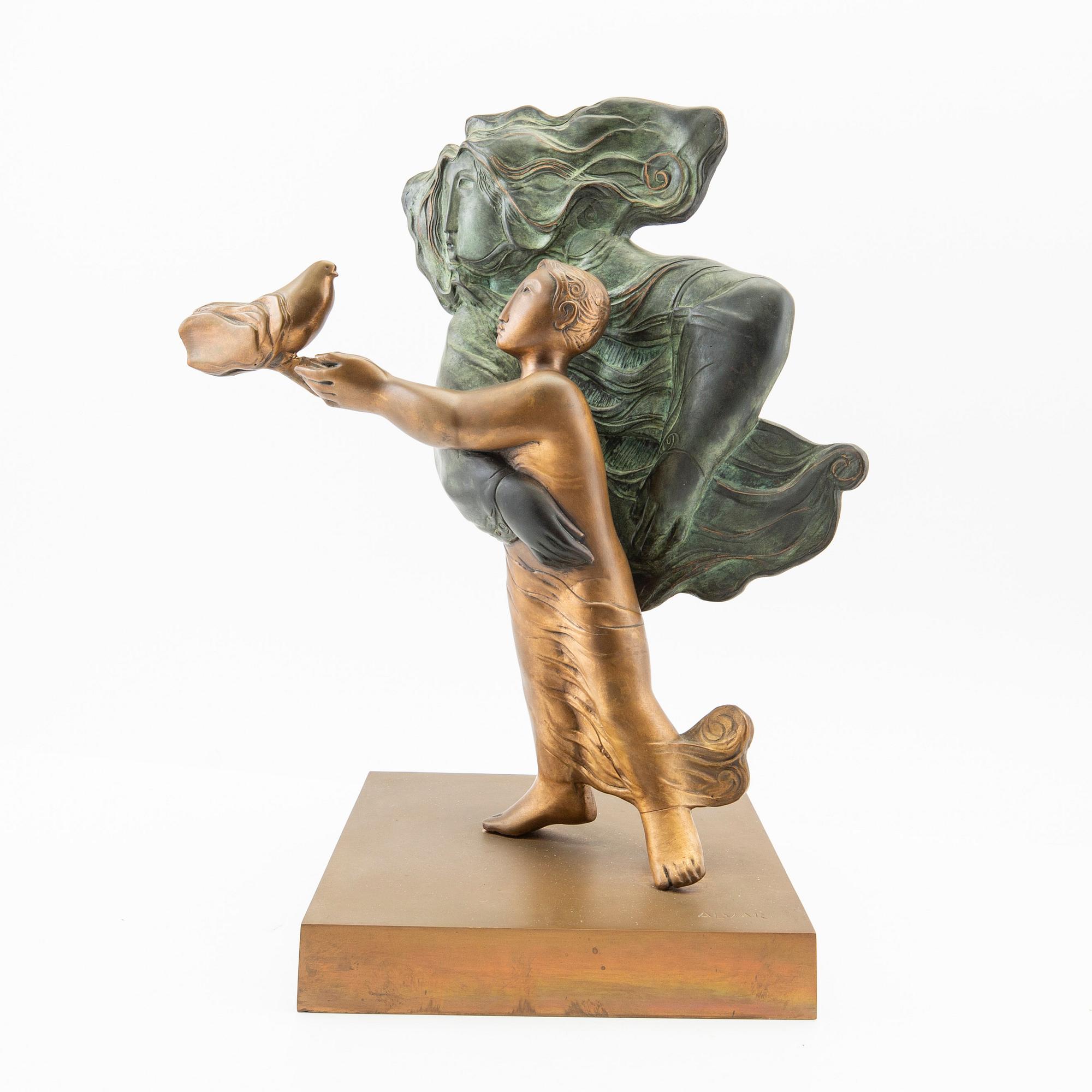 Alvar Suñol, skulptur, förgyllt brons, "Commencement".